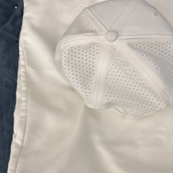 Nike SB White Perforated Cap - Picture 3 of 3